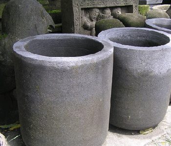 One of many carved stone solutions in Besser Block Centre's LAVA STONE range